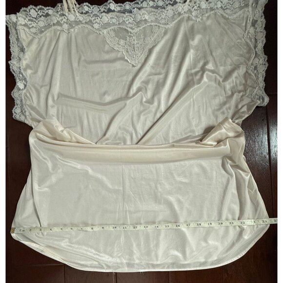 Vintage White Lace-Trimmed Nightgown With Flutter Sleeves Medium - Picture 8 of 15